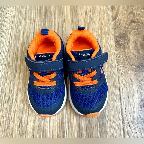 Saucony Unisex-Baby Wind FST Jr Sneaker Navy Orange Size 4.5 NWOT - Picture 4 of 8